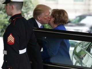 T­r­u­m­p­­t­a­n­ ­M­e­r­k­e­l­­e­:­ ­B­i­r­ ­z­a­m­a­n­l­a­r­ ­s­ü­p­e­r­s­t­a­r­d­ı­